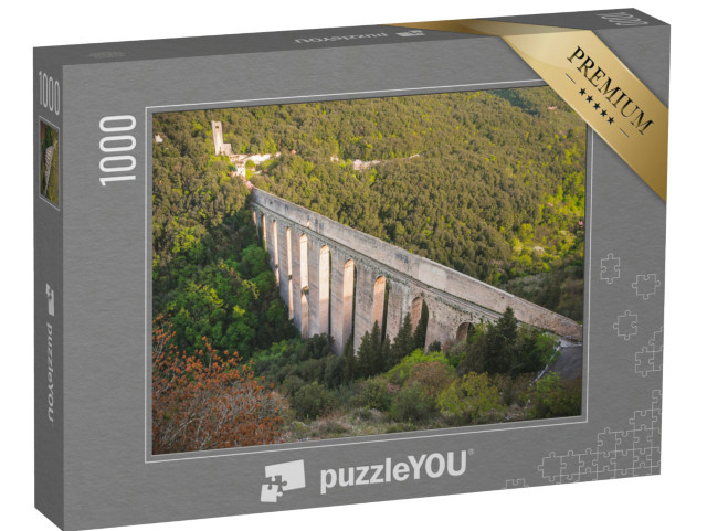 Puzzle 1000 pezzi „Il Ponte delle Torri è un ponte ad arco derivato da un acquedotto romano che si trova a Spoleto.“