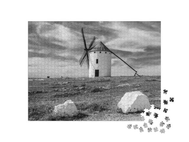 Puzzle 1000 pezzi „Tipico mulino a vento a Campo de Criptana, Spagna“