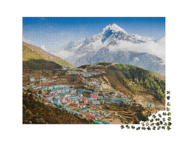 Puzzle 2000 pezzi „Vista del villaggio di montagna di Namche Bazar, Himalaya, Nepal“