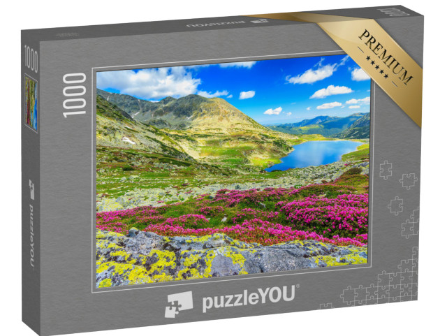 Puzzle 1000 pezzi „Lago glaciale, alte montagne e rododendri rosa, Carpazi, Romania“