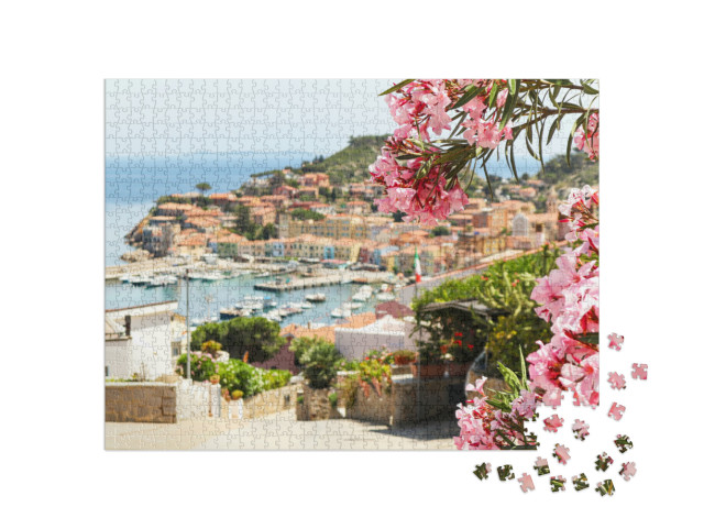 Puzzle 1000 pezzi „Il porto e il centro storico di Giglio Porto sull'Isola del Giglio, un'isola dell'arcipelago toscano“