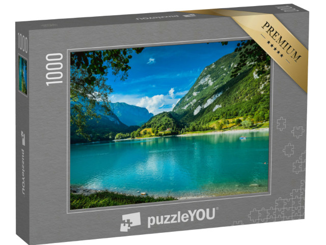 Puzzle 1000 pezzi „Giornata estiva con vista panoramica sul lago di Tenno in Alto Adige, vicino al lago di Garda, Trentino“