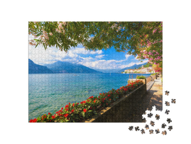 Puzzle 1000 pezzi „Fiori sul lago di Bellagio, Provincia di Como, Lago di Como, Laghi italiani, Lombardia, Italia, Europa“