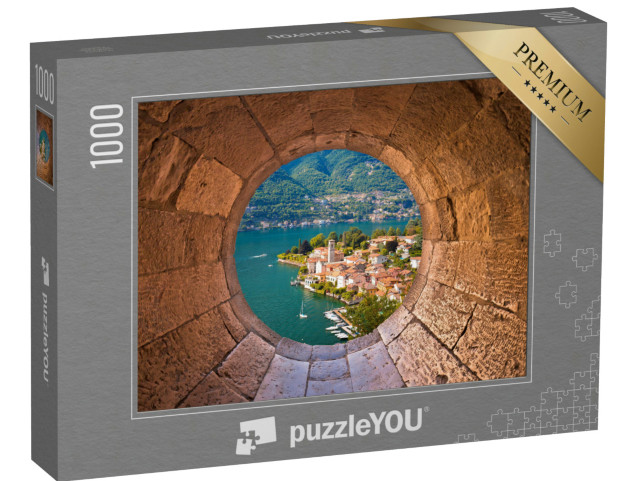 Puzzle 1000 pezzi „Idilliaca cittadina di Torno sul lago di Como vista attraverso una finestra di pietra, Lombardia, Italia“