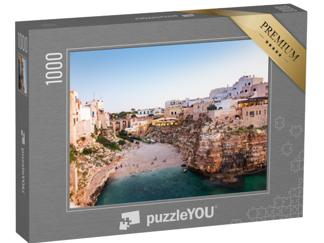 Puzzle 1000 pezzi „Golfo di Cala Paura con il Bastione di Santo Stefano e la spiaggia di Lama Monachile sullo sfondo, Bari“