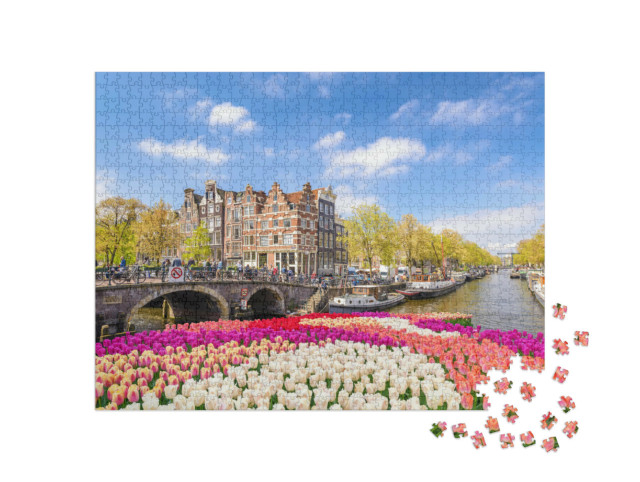 Puzzle 1000 pezzi „Amsterdam: riva del canale con tulipani in fiore in primavera“
