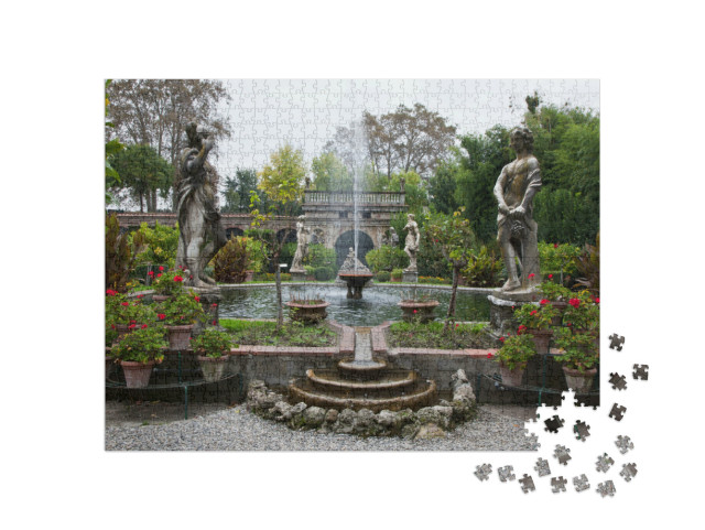 Puzzle 1000 pezzi „Fontana con statue nel giardino barocco di Palazzo Pfanner, nel centro storico di Lucca, Toscana“