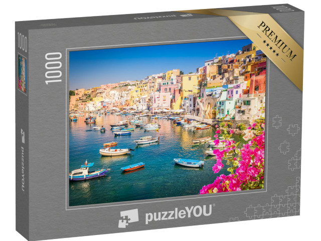 Puzzle 1000 pezzi „Isola di Procida, città colorata con porto in estate con fiori, Italia“