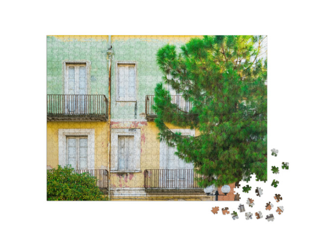 Puzzle 1000 pezzi „appartamento colorato con balcone. San Severo, Italia“