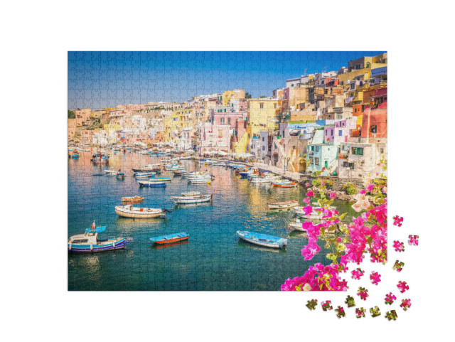 Puzzle 1000 pezzi „Isola di Procida, città colorata con porto in estate con fiori, Italia“