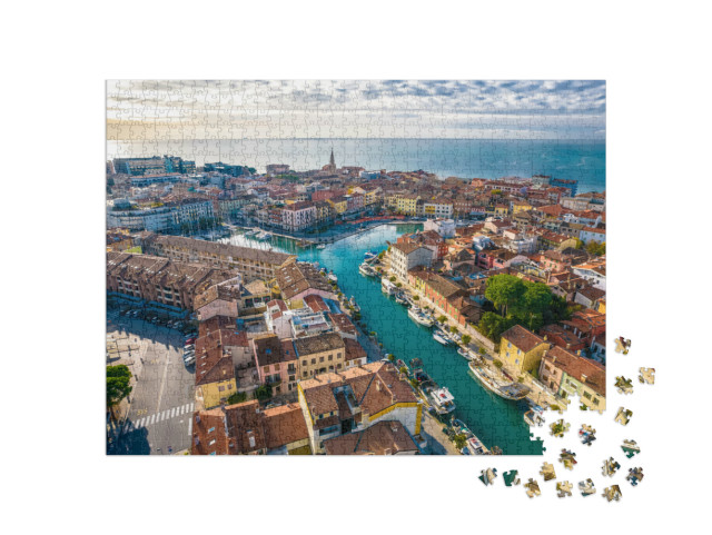 Puzzle 1000 pezzi „Città di Grado, vista aerea di canali e architettura colorata, Friuli-Venezia Giulia, Italia“