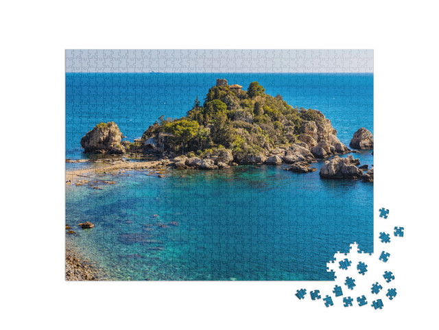 Puzzle 1000 pezzi „Vista panoramica del promontorio di Taormina con l'isola di Isola Bella sulle rive del Mar Ionio, Sicilia“