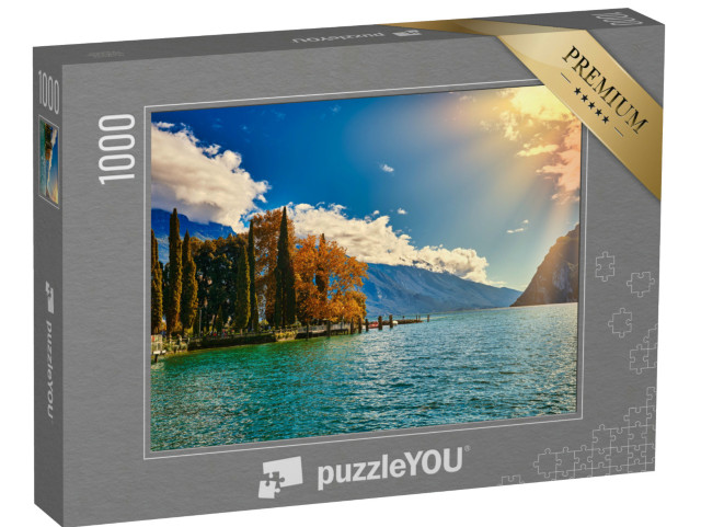 Puzzle 1000 pezzi „Panoramica del bellissimo lago di Garda, della città di Riva del Garda e del lago di Garda in autunno“