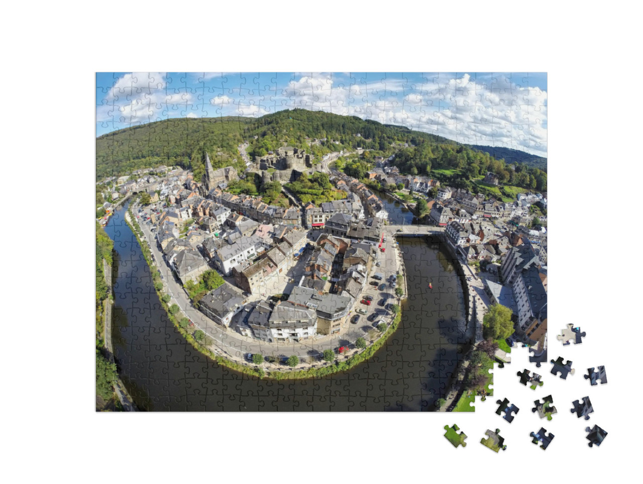 Puzzle 500 pezzi „Veduta aerea della città belga di La Roche-en-Ardenne con il fiume Ourthe“