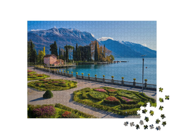 Puzzle 1000 pezzi „Vista del lago di Garda, della città di Riva del Garda e del lago di Garda in autunno, Trentino“