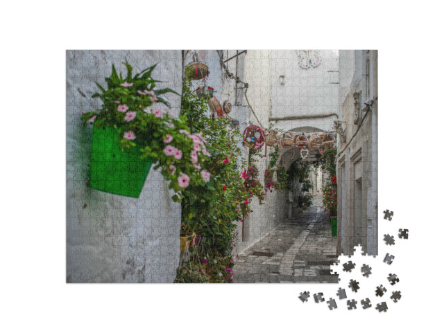 Puzzle 1000 pezzi „Ostuni - uno dei borghi più belli dell'Italia meridionale con strade e vicoli stretti“