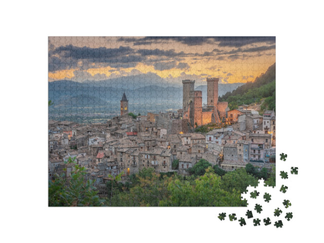 Puzzle 1000 pezzi „Il pittoresco borgo di Pacentro con le sue due grandi torri medievali, Abruzzo“