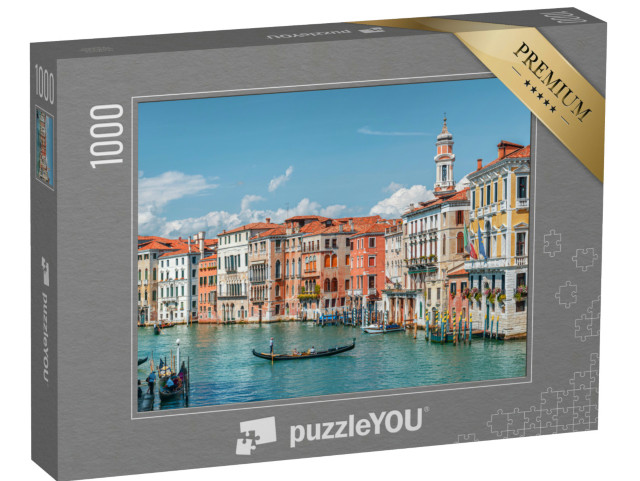 Puzzle 1000 pezzi „Vista del Canal Grande con barche e facciate colorate di case antiche dal Ponte di Rialto a Venezia“