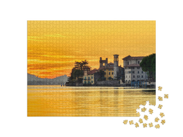 Puzzle 1000 pezzi „Lago d'Iseo. Fotografie del lago d'Iseo, città di Predore, non sono visibili persone“