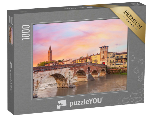 Puzzle 1000 pezzi „Famoso simbolo di Verona. Ponte di Pietra sul fiume Adige durante un'alba colorata“