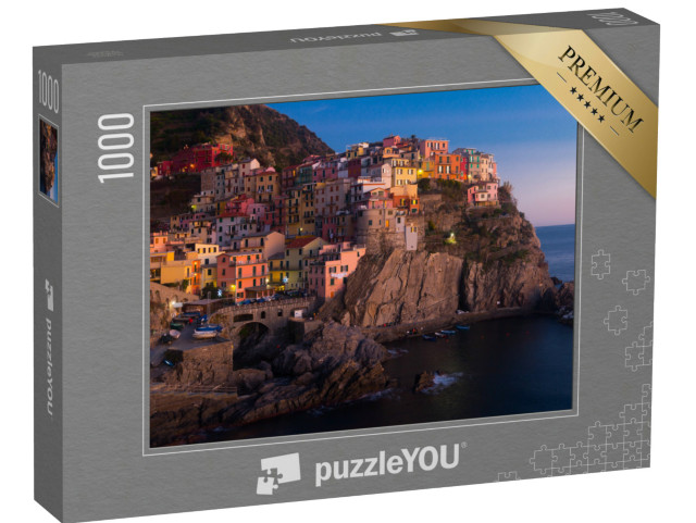 Puzzle 1000 pezzi „Manarola colorata sulla costa al tramonto in Italia all'aperto.“