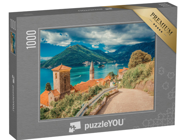 Puzzle 1000 pezzi „Il porto e gli edifici della baia di Boka Kotor sotto il sole, Montenegro“