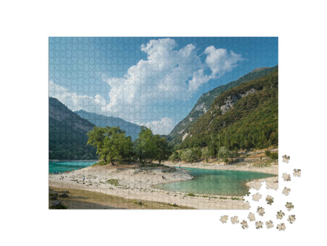 Puzzle 1000 pezzi „Lago di Tenno, lago turchese tra le montagne. Lago di Tenno. Italia“