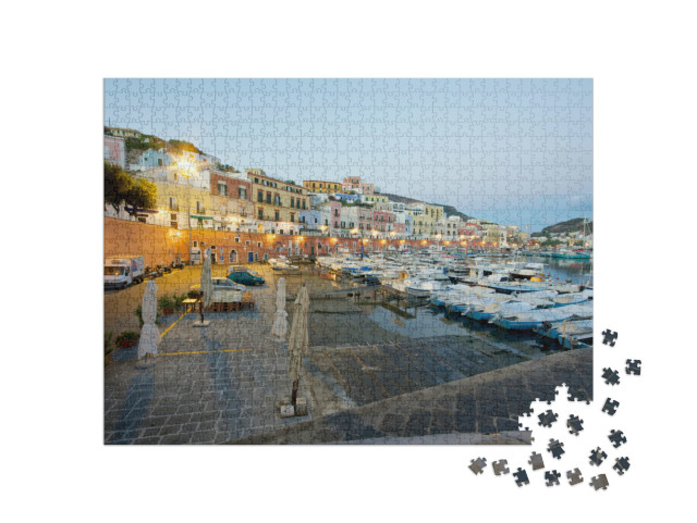 Puzzle 1000 pezzi „Città dell'isola di Ponza e porto prima dell'alba. Italia“