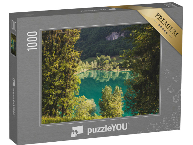 Puzzle 1000 pezzi „Lago di Tenno con montagne e alberi riflessi nell'acqua. Tenno, Privincia di Trento, Trentino0Alto Adige“