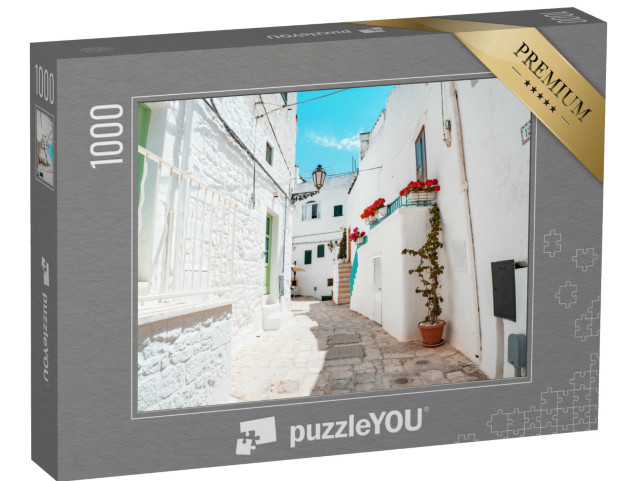 Puzzle 1000 pezzi „Tranquilla strada accogliente nella parte storica della città bianca di Ostuni“
