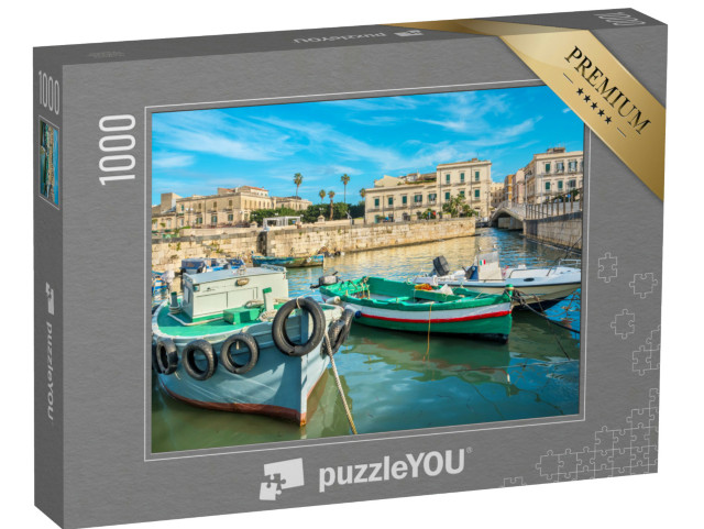 Puzzle 1000 pezzi „Barche da pesca ormeggiate nel porto dell'isola di Ortigia. Siracusa, Sicilia, Italia“