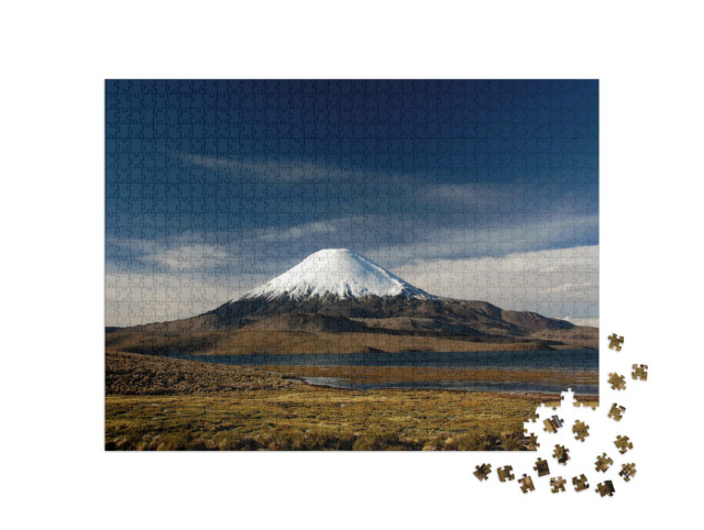 Puzzle 1000 pezzi „Il maestoso vulcano Parinacota e il Lago Chungara, Parco Nazionale di Lauca, Cile“