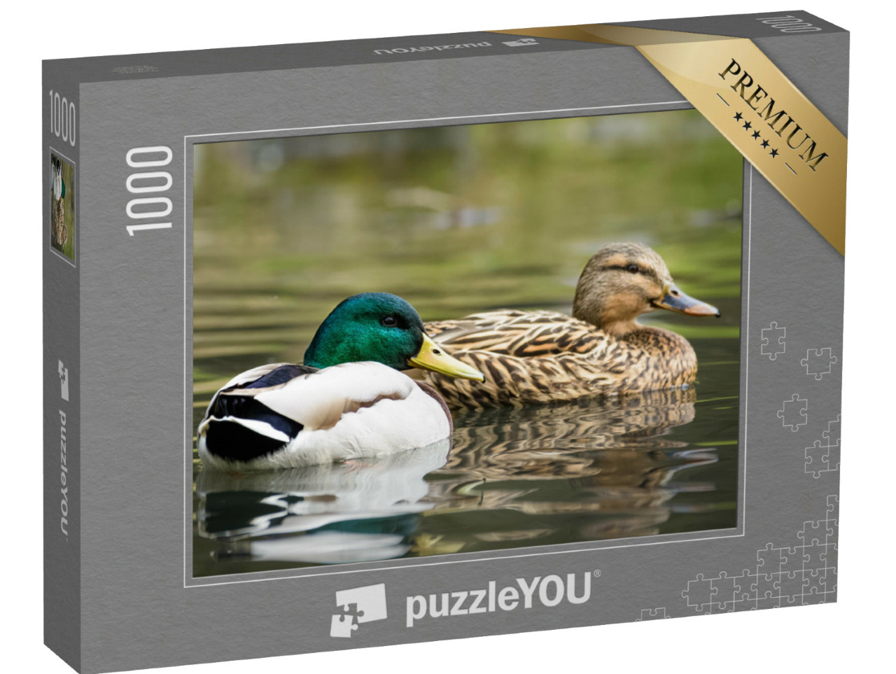 Puzzle 1000 pezzi „Maschio e femmina di germano reale che nuotano in uno stagno con acqua verde“