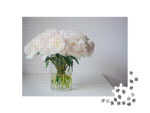Puzzle 1000 pezzi „Delicato bouquet di peonie bianche fresche“