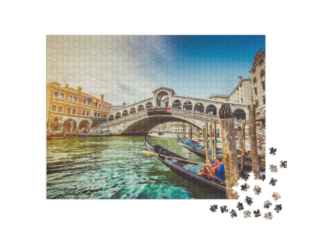 Puzzle 1000 pezzi „Vista panoramica del Canal Grande con il famoso Ponte di Rialto al tramonto a Venezia“