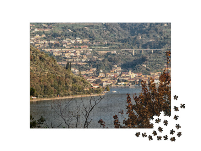 Puzzle 1000 pezzi „Vista di Sulzano da una collina di Monte Isola“
