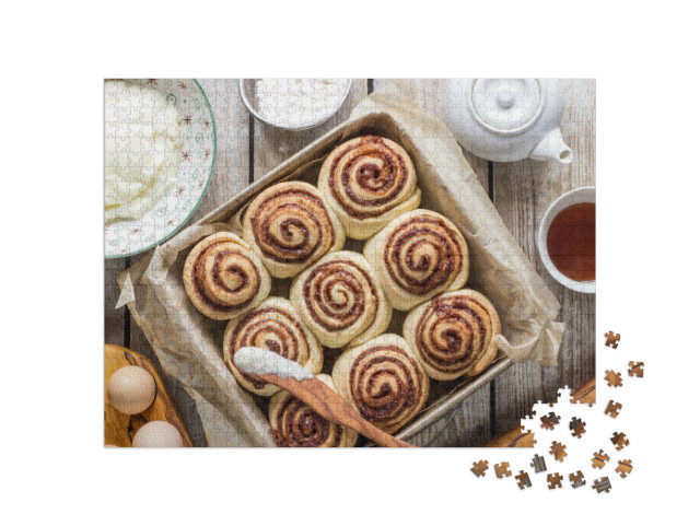 Puzzle 1000 pezzi „Panini alla cannella con ripieno di spezie e cacao su carta da forno“