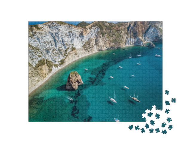 Puzzle 1000 pezzi „Scogliere di Ponza e barche a vela, Lazio“