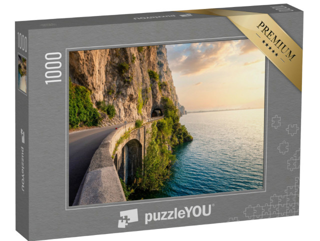 Puzzle 1000 pezzi „La strada costiera del Lago di Garda vicino a Limone del Garda, Italia“