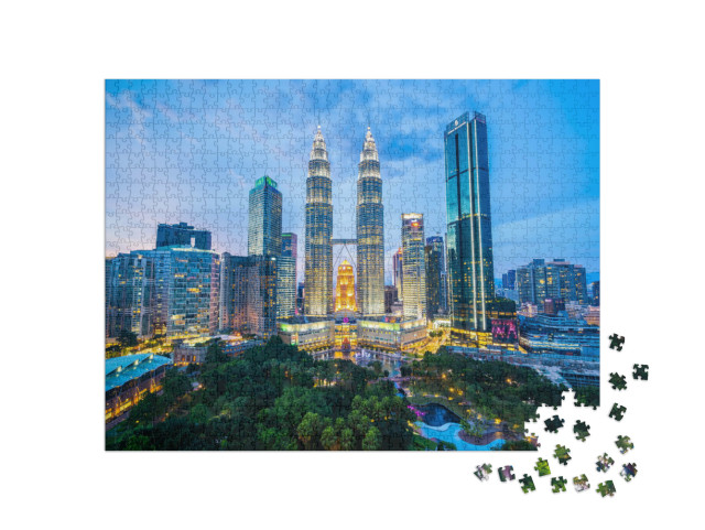 Puzzle 1000 pezzi „Kuala Lumpur: skyline di notte, architettura“