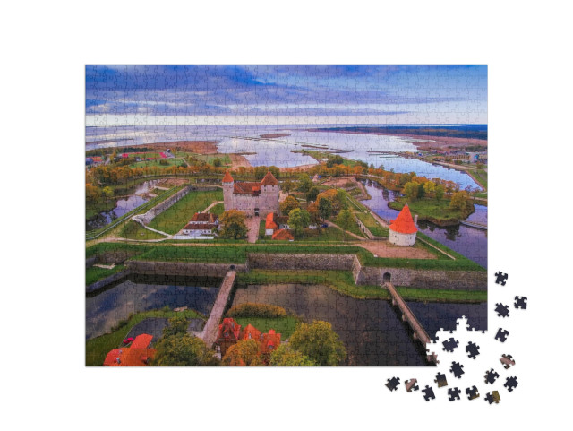 Puzzle 1000 pezzi „Veduta aerea della città di Saaremaa con il castello al centro“