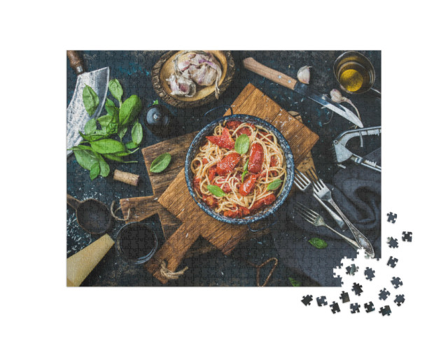 Puzzle 1000 pezzi „All'italiana: pasta, spaghetti con pomodori e basilico“