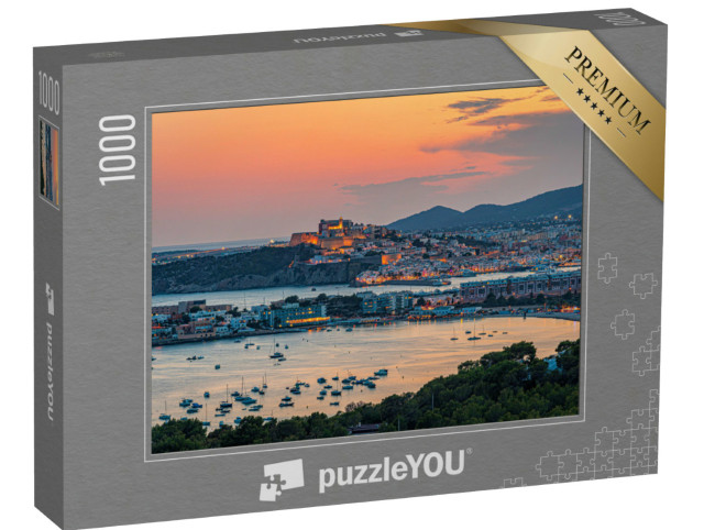 Puzzle 1000 pezzi „Bella vista della città di Ibiza di sera, Spagna“