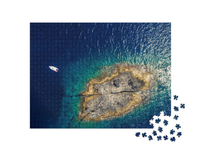 Puzzle 1000 pezzi „Isola solitaria con barca bianca. Costa rocciosa dell'isola di Zannone vicino a Ponza“