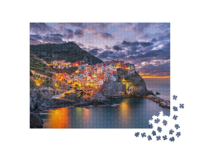 Puzzle 1000 pezzi „Manarola, La Spezia, vista costiera delle Cinque Terre all'alba.“