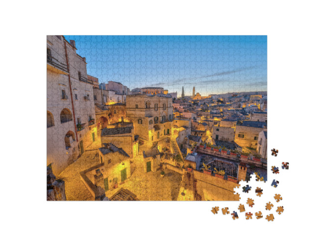 Puzzle 1000 pezzi „Il centro storico di Matera, nell'Italia meridionale, al crepuscolo“