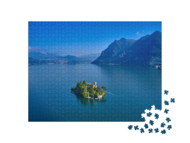 Puzzle 1000 pezzi „L'isola solitaria di Isola nel lago d'Iseo. Castello di Loreto, Italia settentrionale“