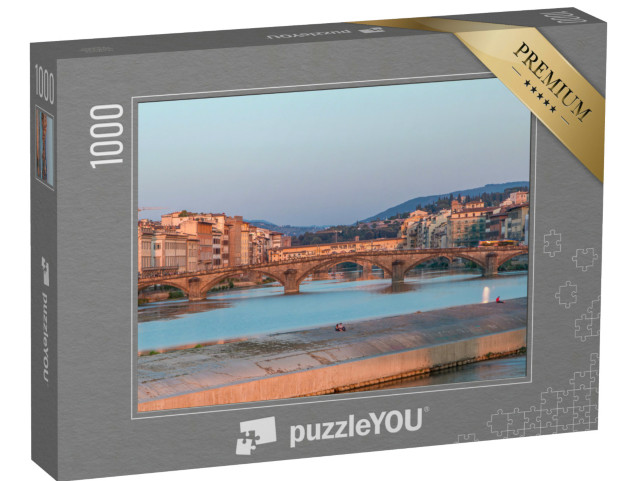 Puzzle 1000 pezzi „Vista in timelapse dello skyline al tramonto della città toscana, abitazioni edifici e Ponte alla Carraia“