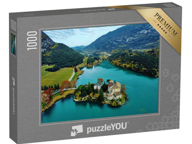 Puzzle 1000 pezzi „Castello di Toblino, veduta aerea del castello di Toblino in mezzo al lago a Trento“