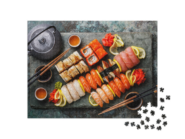 Puzzle 1000 pezzi „Set di sushi nigiri e rotoli di sushi con tè“